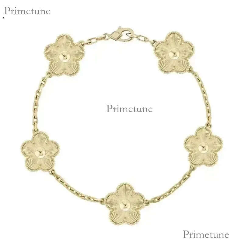 Four Leaf Clover Charm Bracelets Fine Jewelry Mother Of Pearl White Black Red Lady Moissanite Bracelet Designer For Women Popular With Box D90