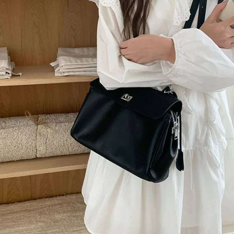 Women's New Trendy Korean Niche Handbag Large Capacity Stylish Underarm Quality Feeling Cross-border Trade Bag
