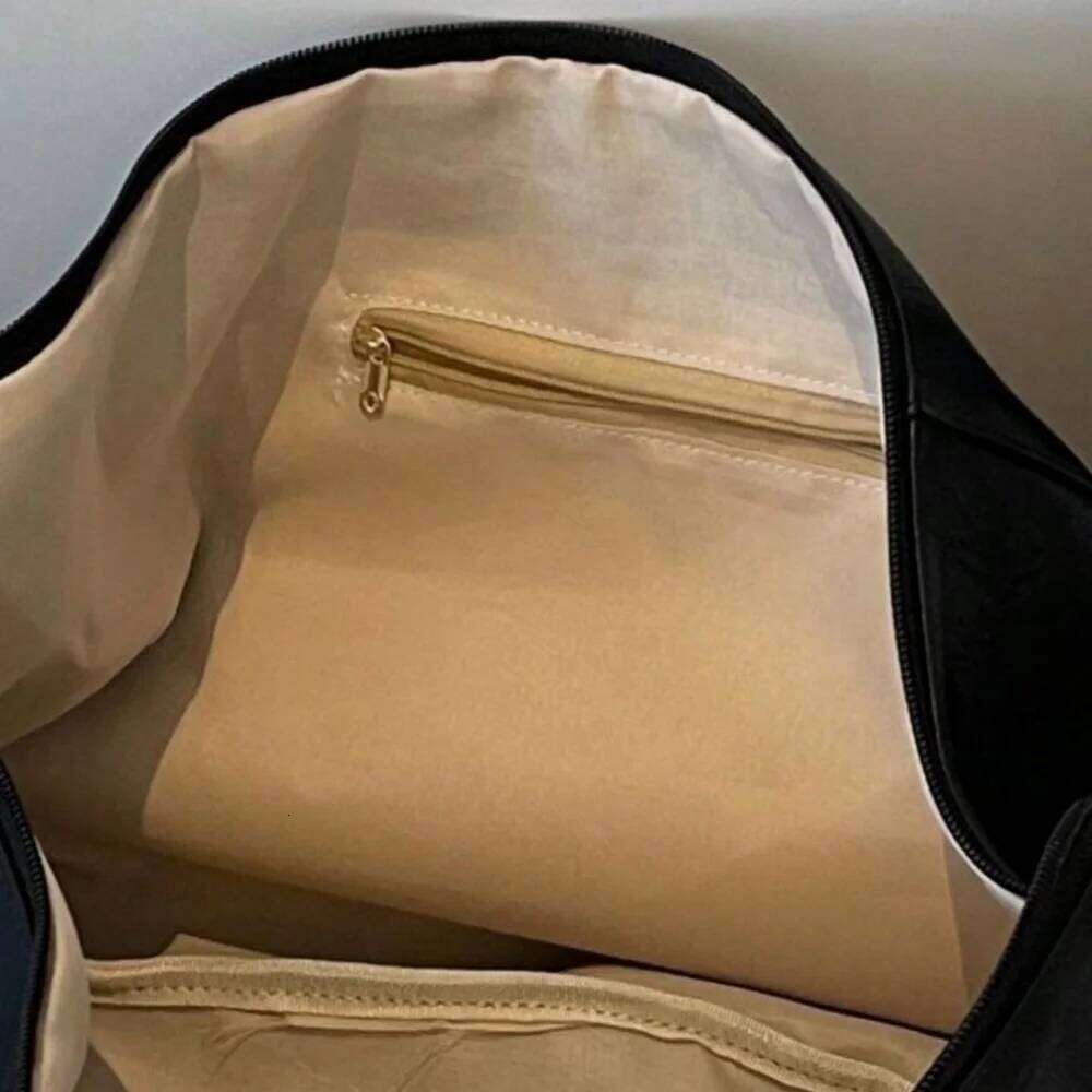 Stylish Dumpling Shaped Crossbody Bag Men, Suitable for Casual Outings and Large Capacity Needs