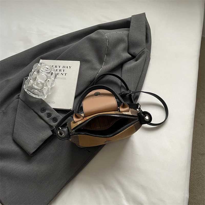 European and American Fashion Womens Bag 2024 New Check Pattern Bag Handheld Dumpling Bag Handheld Crossbody BagW250926