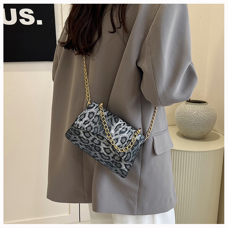 2025 Autumn/Winter New Light Luxury Chain clean Leopard Pattern Women's Small Square Bag Trendy Fashion Retro bag Women's Shoulder Bag Desig