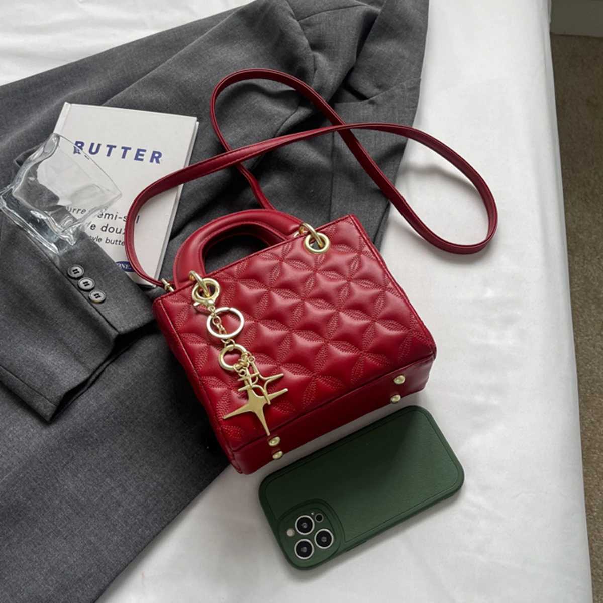 Women Quilted Argyle Crossbody Bag Large Capacity PU Star Charm Detachable Strap Zipper Shoulder Bag for Daily Commute Shopping Z250926