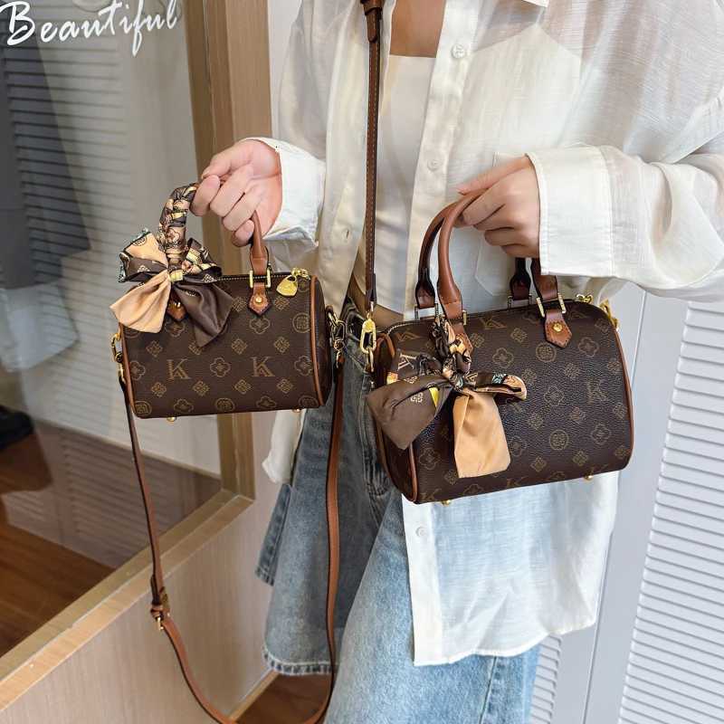 Minimalist Simple Unique Handbag For Women Featuring Large Capacity Leather And Casual Trendy StyleW250926