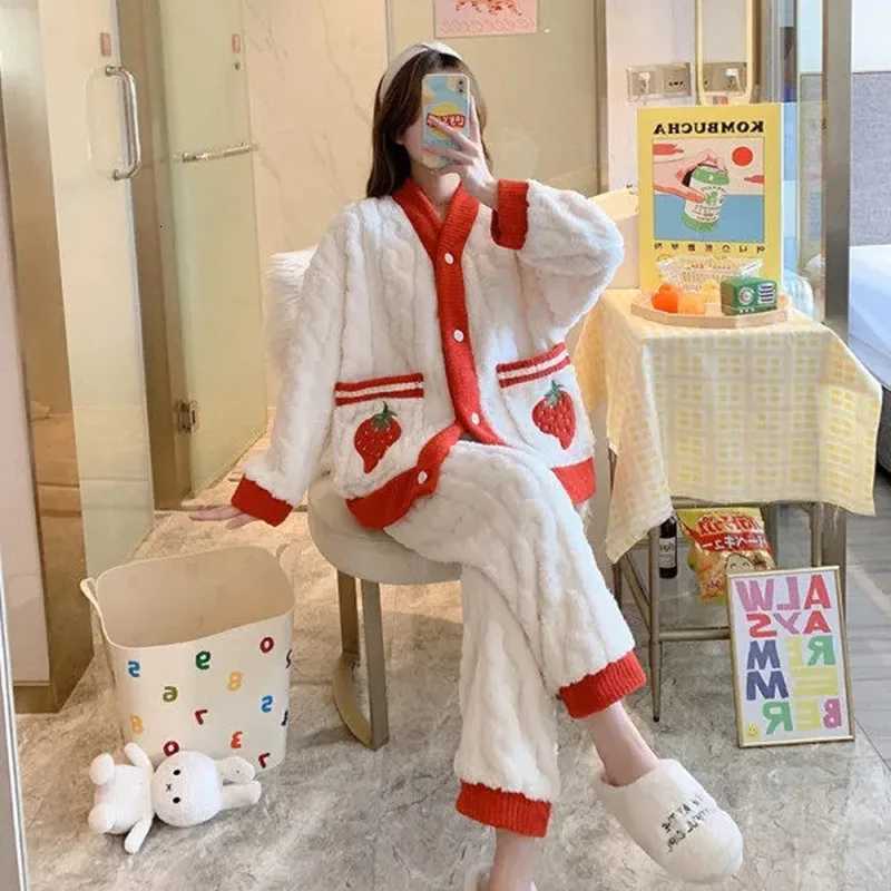 Autumn Winter Flannel Warm Pajamas Set Women Long Sleeve Home Suit Sleepwear Long Velvet Thicken Pyjamas Sets Z250925