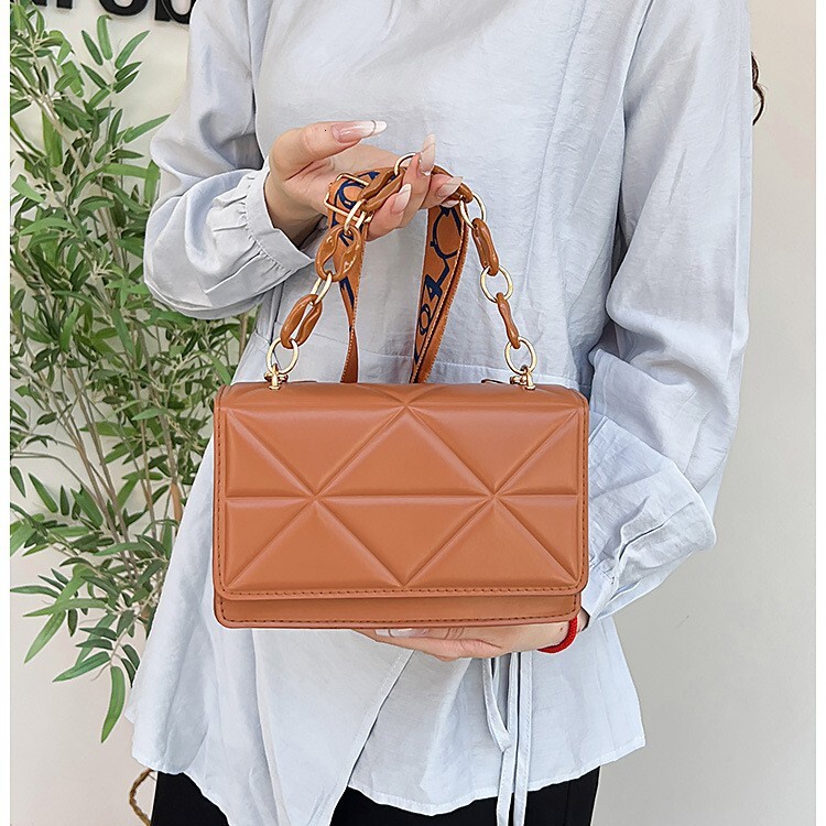 2025 autumn and winter new minimalist style handbag fashionable retro light bag luxury elegant style niche design thick chain shoulder bag designer ba