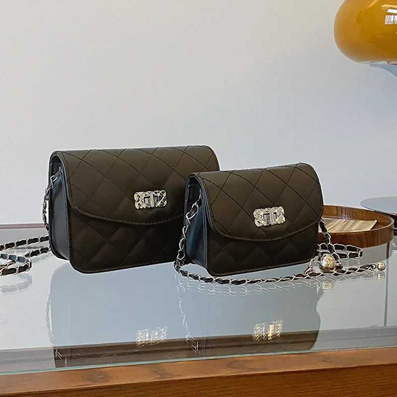 High Aesthetic Chain Bag with A Unique Texture Lingge Small Square Bag 2024 New Crossbody Bag Womens Shoulder Bag Z250926