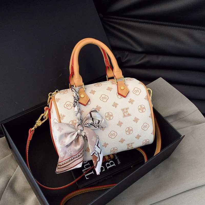 Classic Elegant Leather Crossbody Bag For Women Luxury Designer Shoulder Bag Vintage Style Fashionable ToteW250926