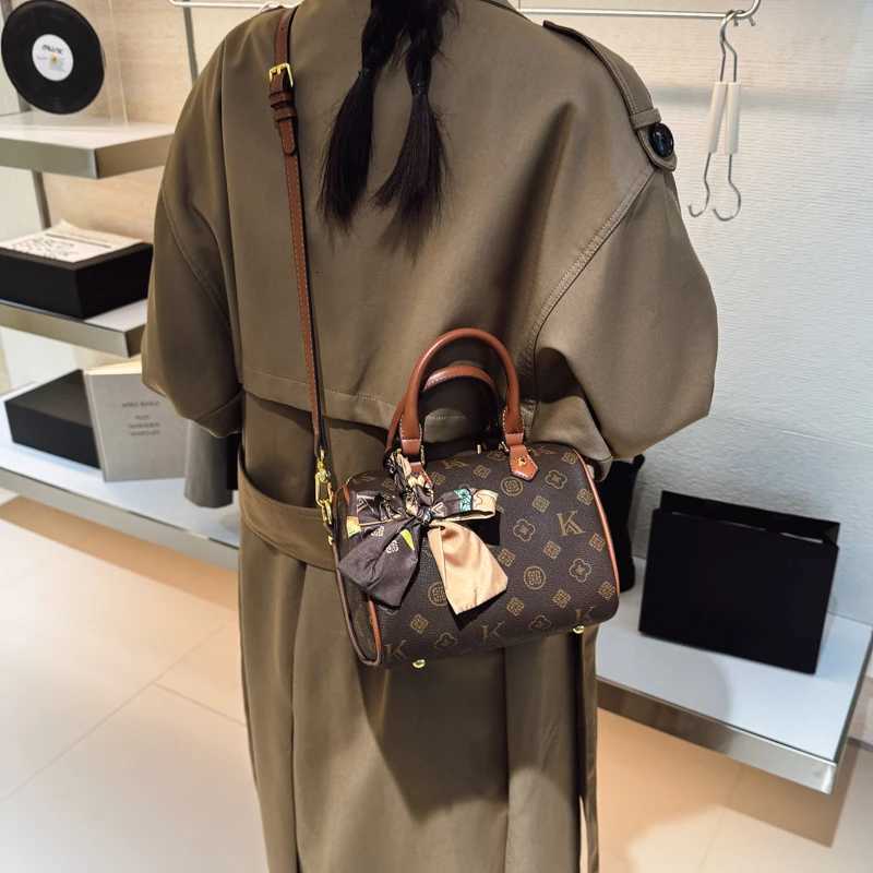 Minimalist Simple Unique Handbag For Women Featuring Large Capacity Leather And Casual Trendy StyleW250926