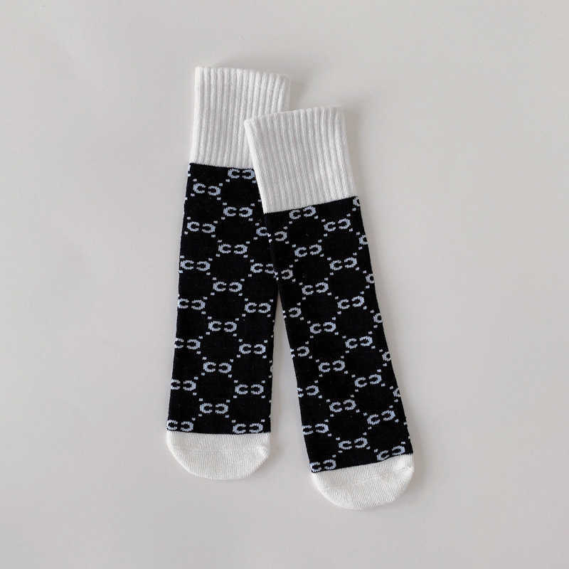 2024 New Childrens Socks Spring Summer Korean Style Trendy Socks Boys and Girls Autumn Winter No Heel Plaid Student MidCalf Socks C250926