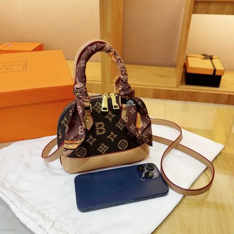 Simple Casual Letter Print Messenger Bag Elegant For Women With HighEnd Leather FashionW250926