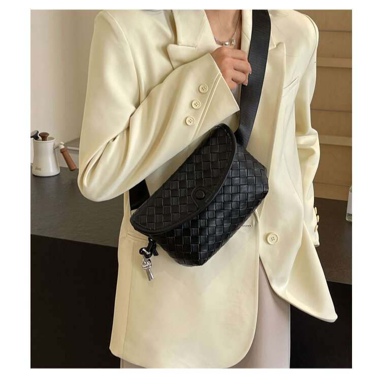 Women's 2025 New Woven Saddle Designer Bags Niche Design Casual Chest Simple Solid Color Crossbody Bag