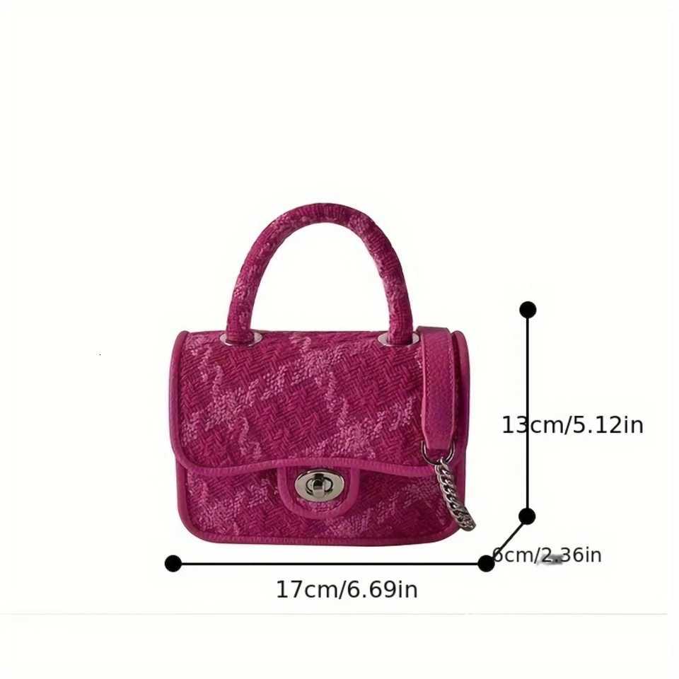 Quilted Crossbody Handbag with Lock Closure and Chain Strap Z250926