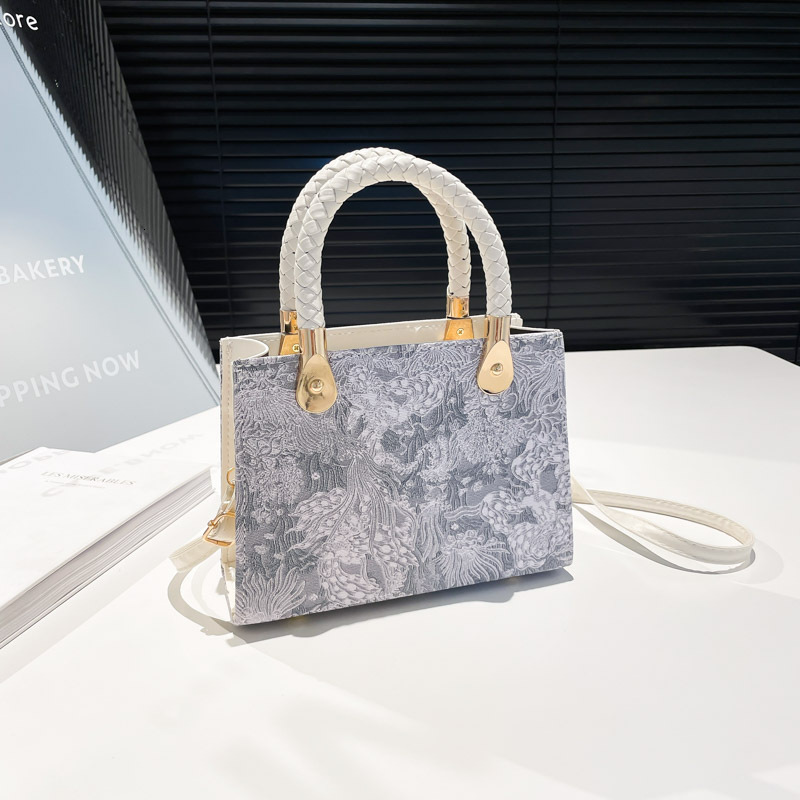 2025 autumn and winter new Chinese bag style women's trendy design shoulder bag niche design retro light luxury style handbag designer bag