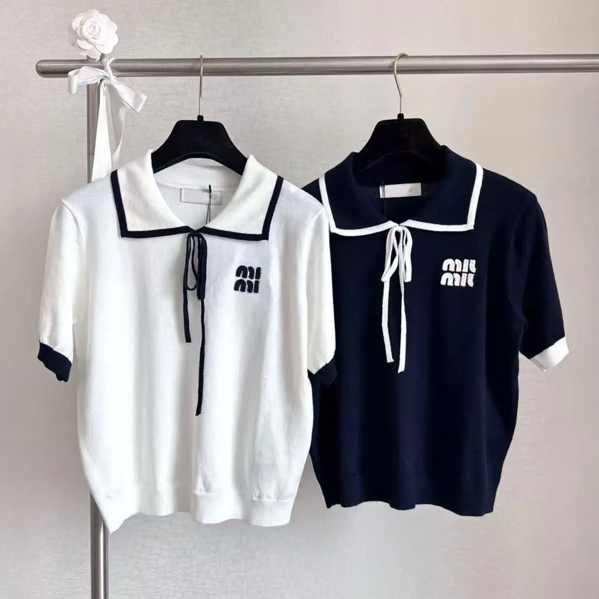 Spring and summer 25 new age-reducing wind letter contrast POLO lapel strap bow knitted short-sleeved shirt designer short-sleeved fashion brand.