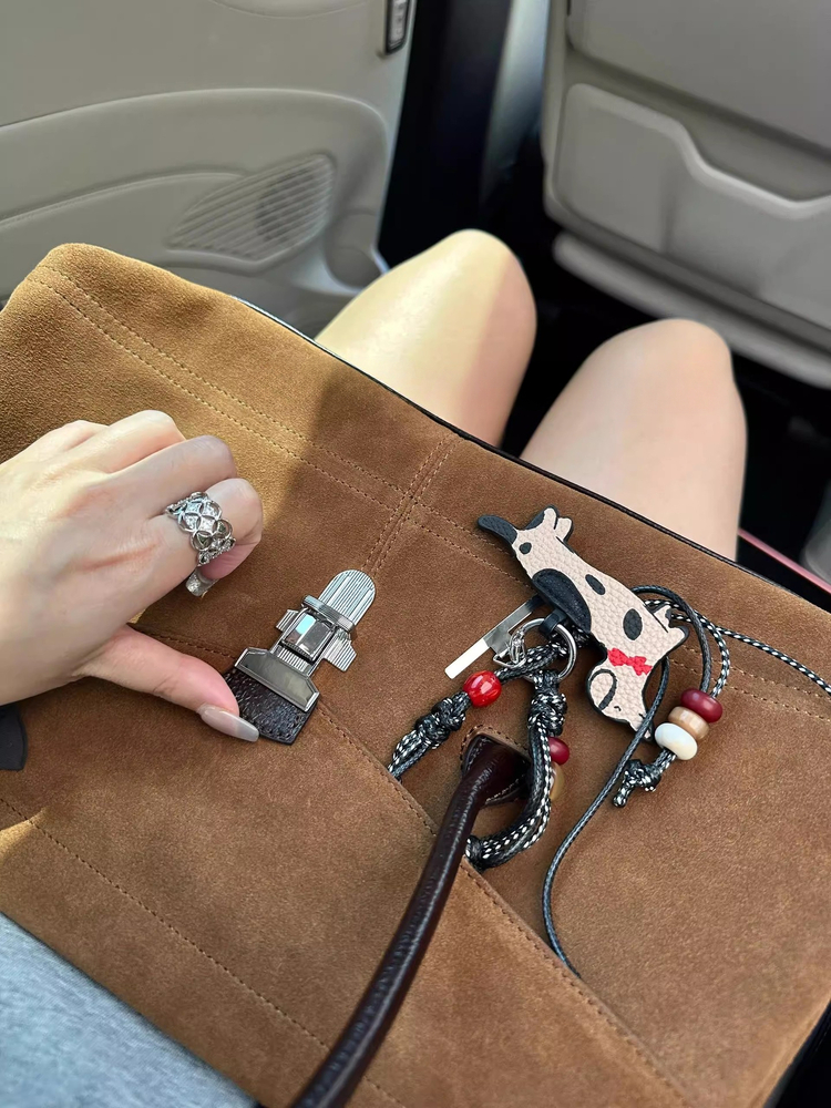 Brown suede light luxury women's bag handbag shoulder bag autumn and winter new clean item suede retro style armpit bag light luxury designer bag