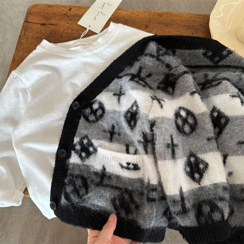 Childrens Sweater 2025 Autumn Korean Version New Boys and Girls Jacquard Vneck Sweater Baby Versatile Knitted Cardigan Trendy Y250925