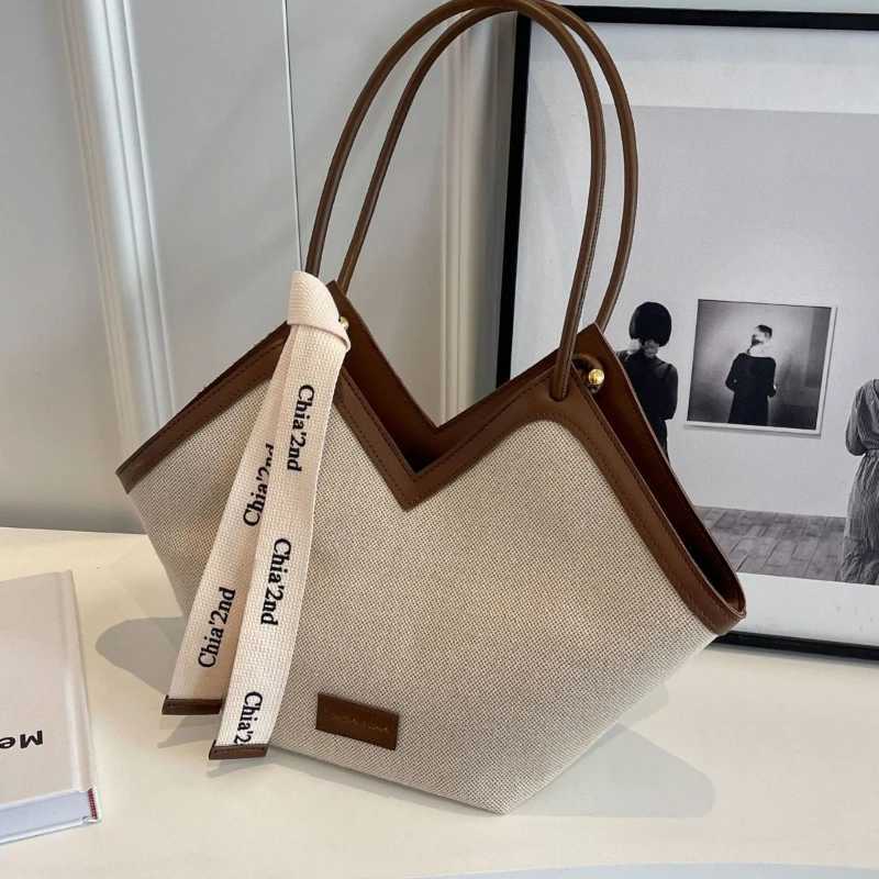 Oversized Heart Accent Tote Crossbody Bag 2025 New Commuter Ready Student Casual Bags Women Premium Textured Underarm BagW250926