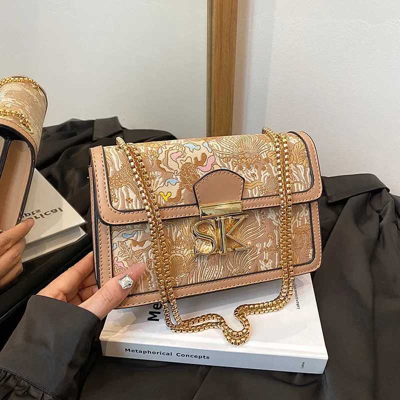 2025 New Fashion Trend Chain Bag Textured Retro Embroidery Versatile Small Square HighEnd Shoulder MessengerW250926