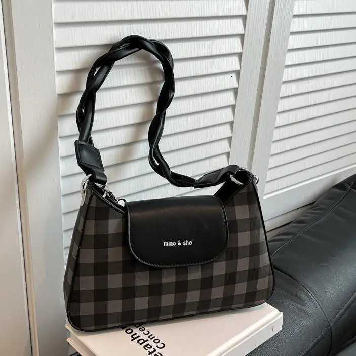 2025 New Plaid Underarm Bag Women Niche Versatile Crossbody Highend Fashion Square PurseW250926