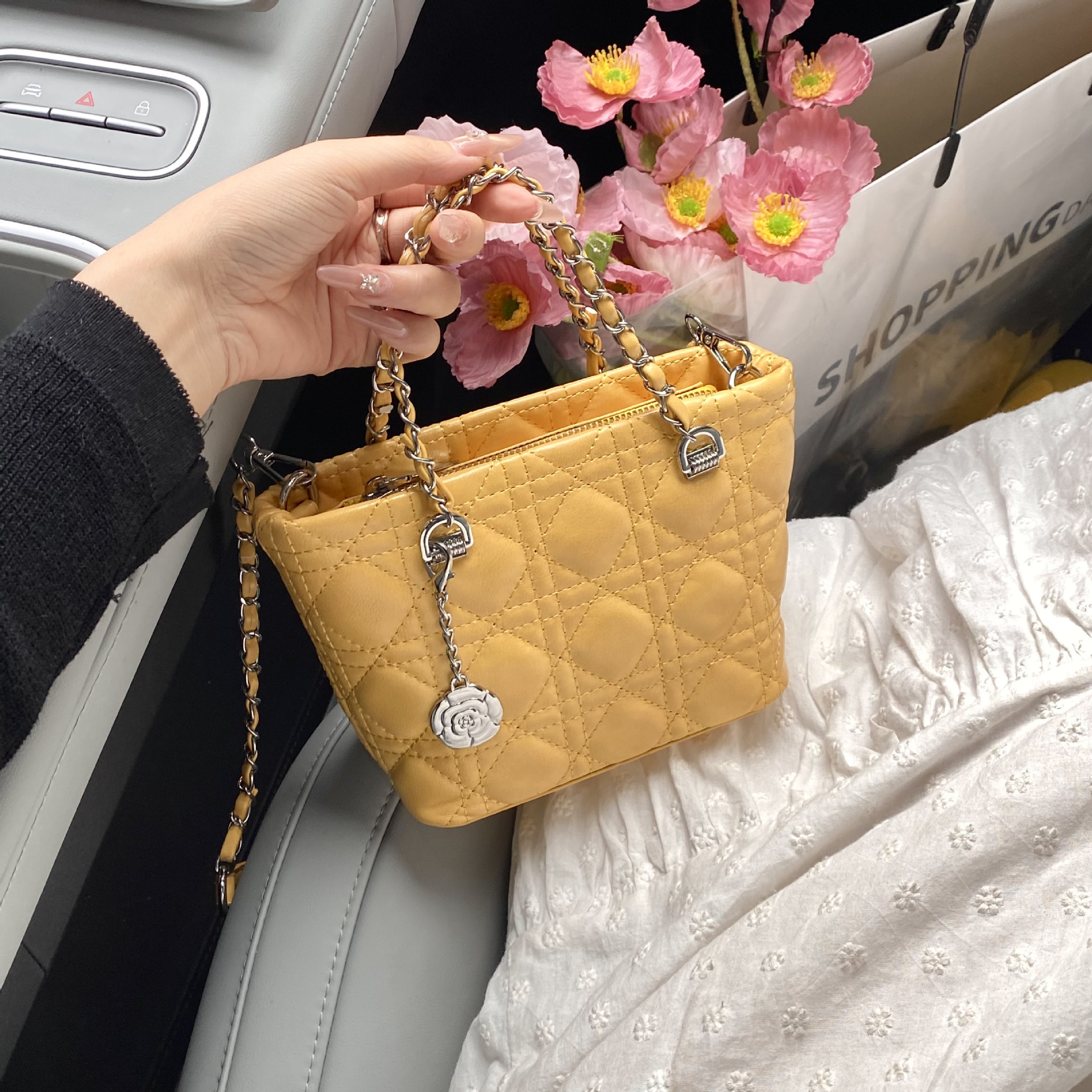 hot Free delivery designer bag Luxury Bag Fashionable minimalist casual handbag for workplace commuting