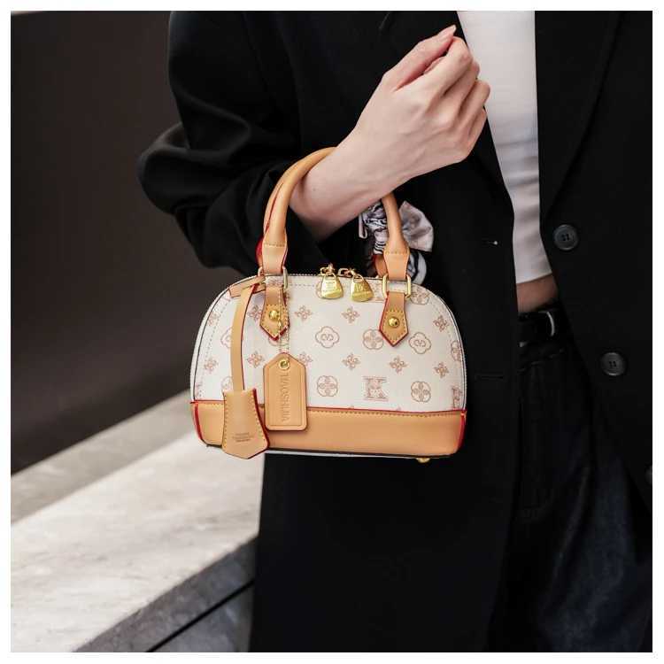 Fashionable Vintage Tote Bag for Women with Large Capacity Crossbody Option and Simple EleganceW250926