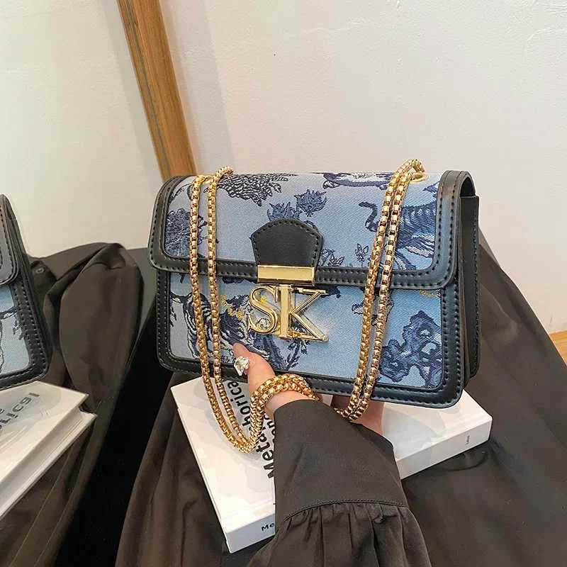 2025 New Fashion Trend Chain Bag Textured Retro Embroidery Versatile Small Square HighEnd Shoulder MessengerW250926