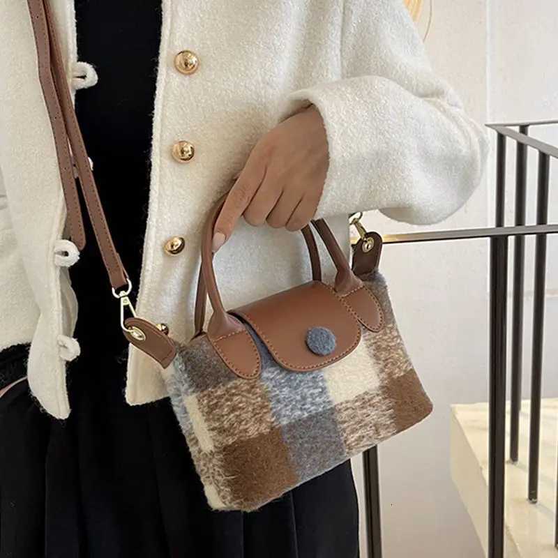 Shoulder Bag in Autumn and Winter 2024 Advanced Small Bag Womens Woolen FAshion Messenger Bag Plaid Portable HandbagW250926