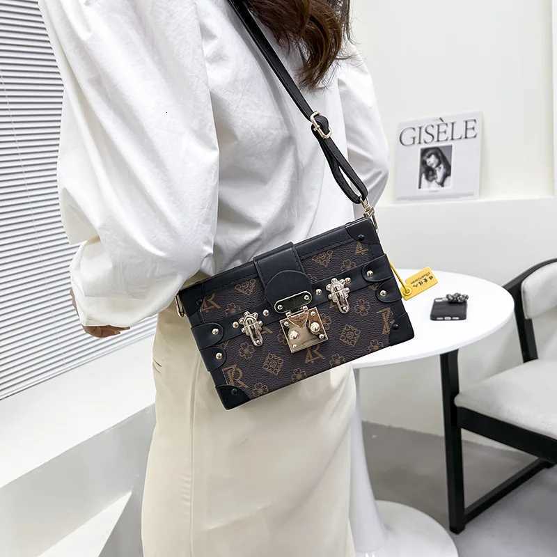 2024 New Shoulder Bag Box Bag Fashion Retro Small Box Crossbody BagW250926