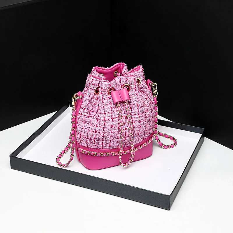 Fashionable Pink Tweed Bucket Bag for Women Contrast Plaid Cute Small Crpssbody Bags Female Daily Commute Messenger Chain Pack Z250926