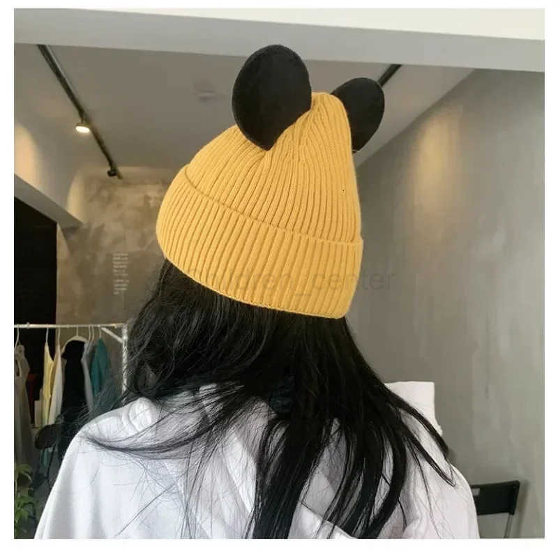 Disney Mickey Mouse Beanies Cute Women Warm Fashion Kawaii Knit Hat Cartoon Anime Autumn Winter Girls Kids Headwear Knitting Cap H250926