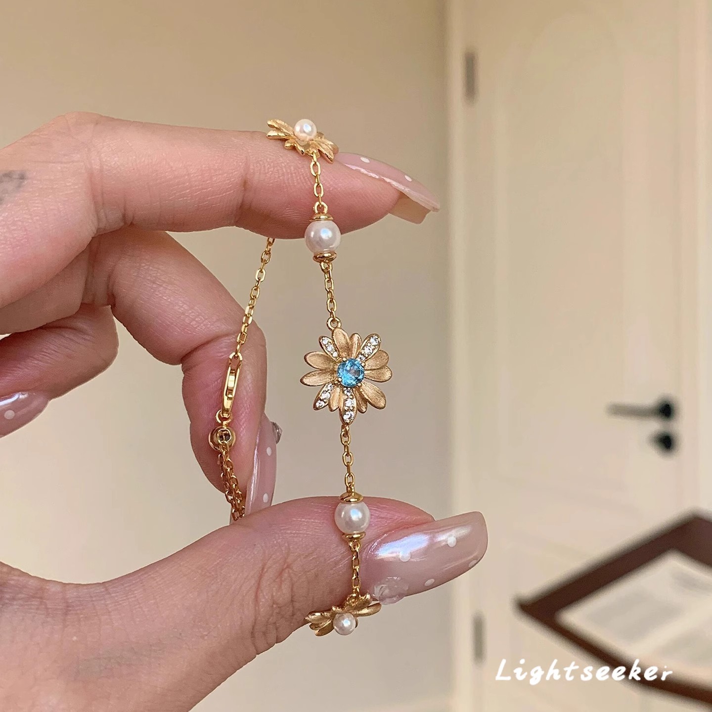 Vintage Gold Sparkling Dia Small Daisy Pearl Bracelet Light High-end Feel Micro-inlaid Zirconia Layered Jewelry - view 3