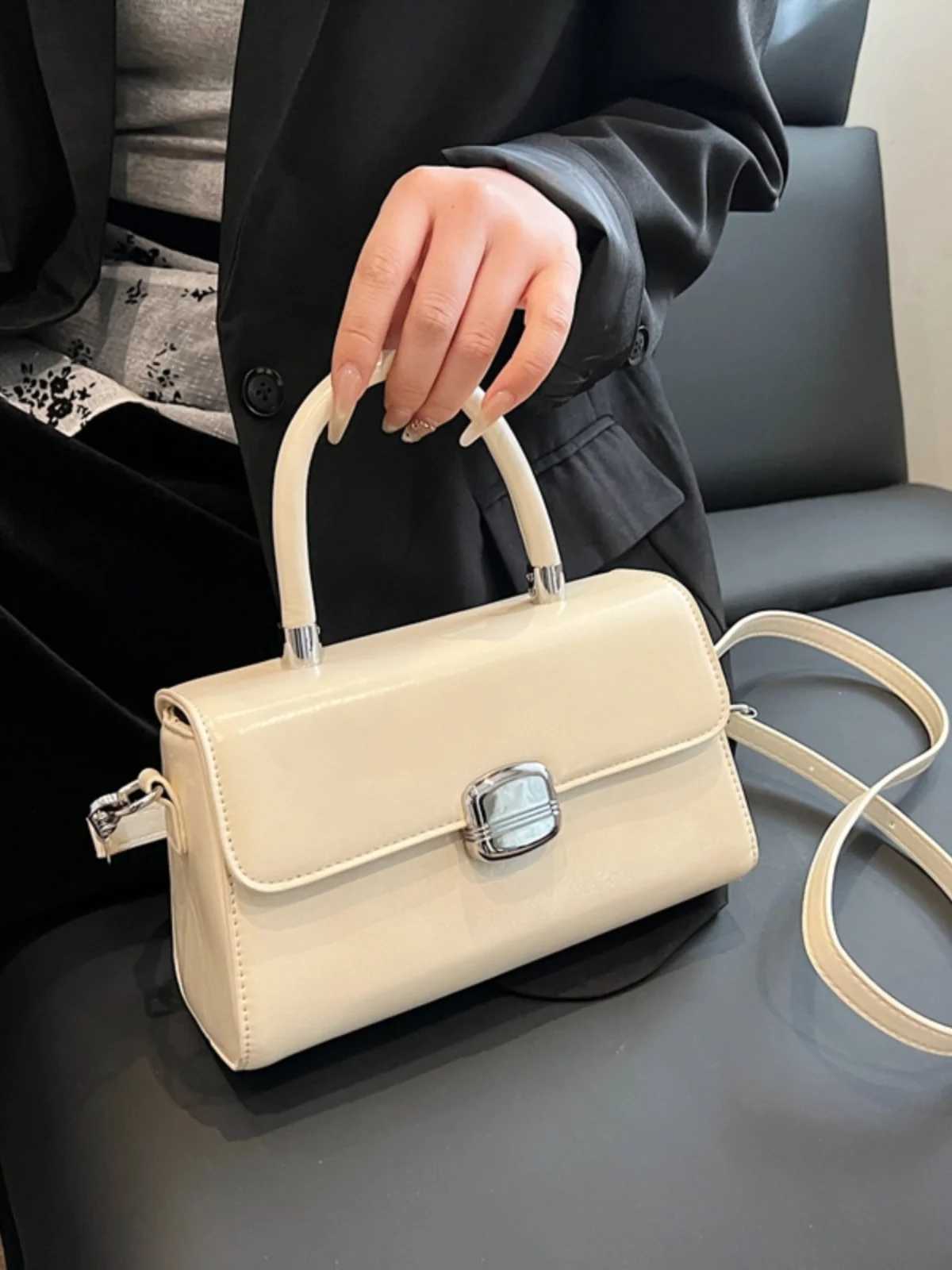 Retro Green Minimalist Small Square Bag 2025 Womens Flip Elegant Crossbody Bags Office Commute Classic Single Shoulder Handbag Z250926