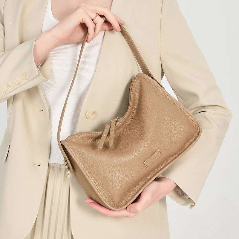 Winter New High-Quality Cowhide Niche Design Crossbody Handbag Versatile Fashion Light Shoulder Commuting Women's Bag MDNG2509