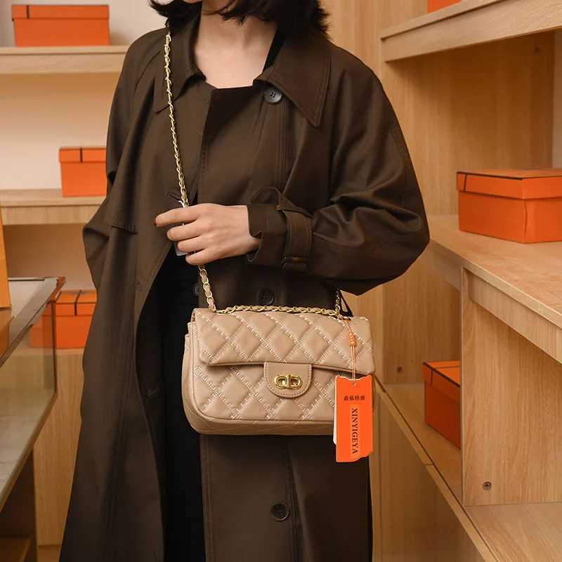 Bag Womens Shoulder Portable Diamond Chain Bag New Texture Simple Messenger Bag Fashion Versatile Small Square Bag Z250926