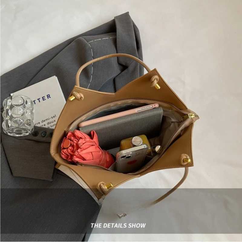 Oversized Heart Accent Tote Crossbody Bag 2025 New Commuter Ready Student Casual Bags Women Premium Textured Underarm BagW250926