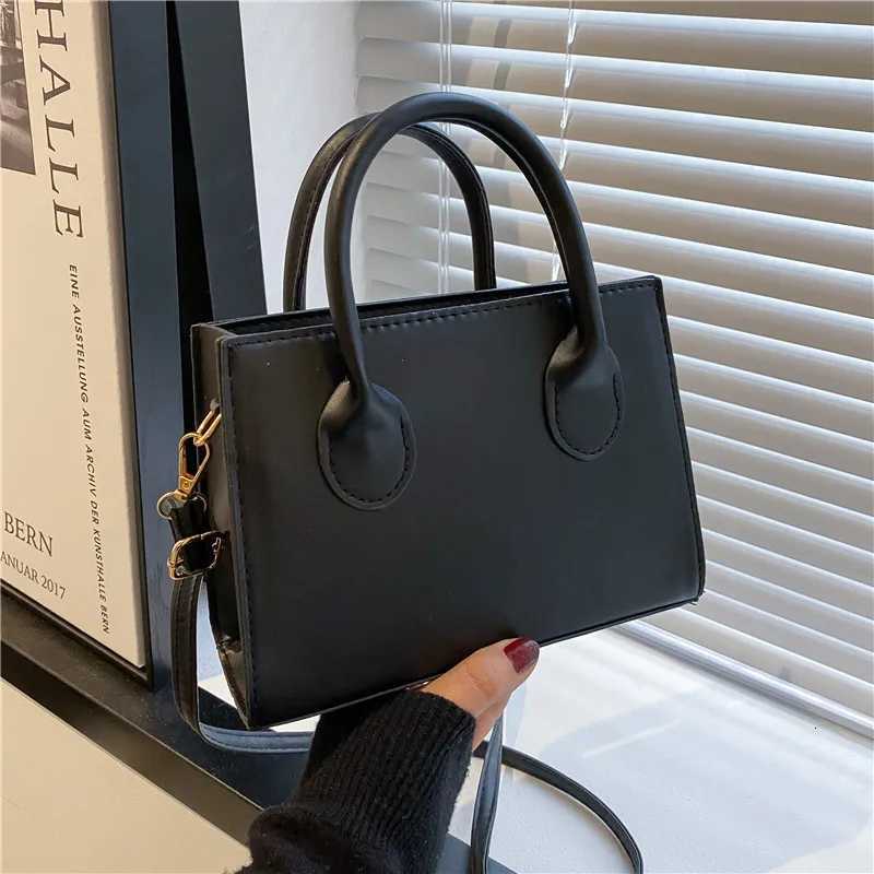 Elegant Black Handbag with Dual Handles Chic Crossbody Bag Retro Stylish Tote Small Bag for Women Girls Daily Use Work Party Z250926