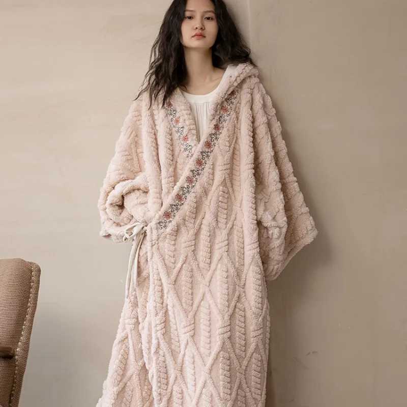 Embroidery Thicker Robes Women Hooded Fashion Keep Warm Gentle Laceup Comfortable Homewear Soft Sleepwear Cozy Female Daily Z250925