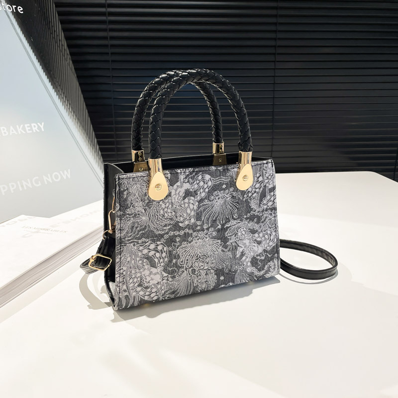 2025 autumn and winter new Chinese bag style women's trendy design shoulder bag niche design retro light luxury style handbag designer bag