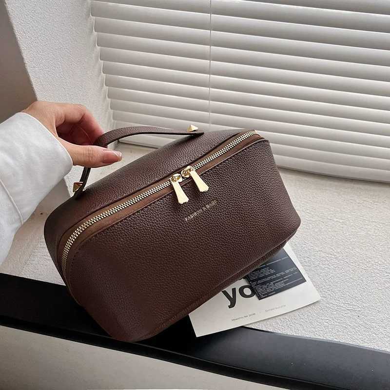 Hot Womens Makeup Box Waterproof Portable Cosmetic Storage Cases Simple Travel Toiletry Wash Handbags Multifunction Pillow Bag J250926