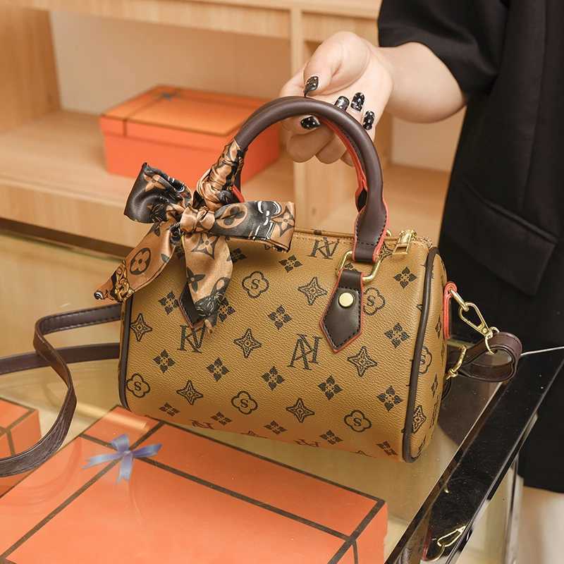 Fashionable Clutch Handbag For Women Featuring Trendy Solid Color And Paris Fashion Show DesignW250926