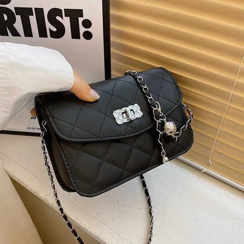 High Aesthetic Chain Bag with A Unique Texture Lingge Small Square Bag 2024 New Crossbody Bag Womens Shoulder Bag Z250926
