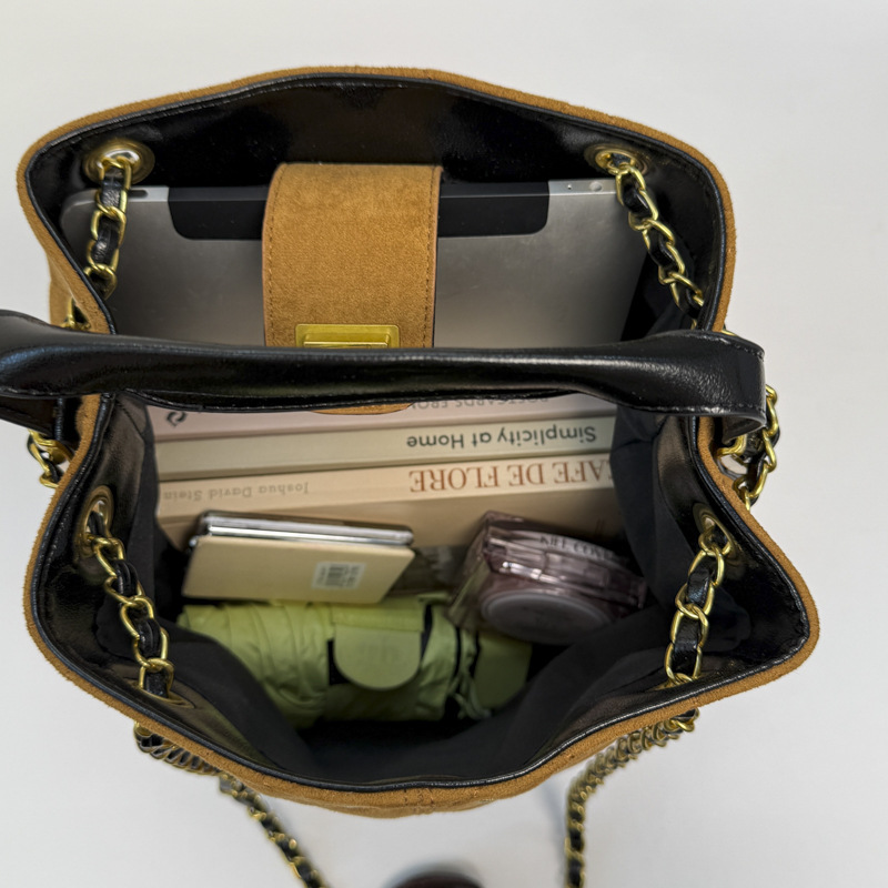 new Free delivery designer bag Luxury Bag Simple and comfortable solid color crossbody bag for commuting fashion items