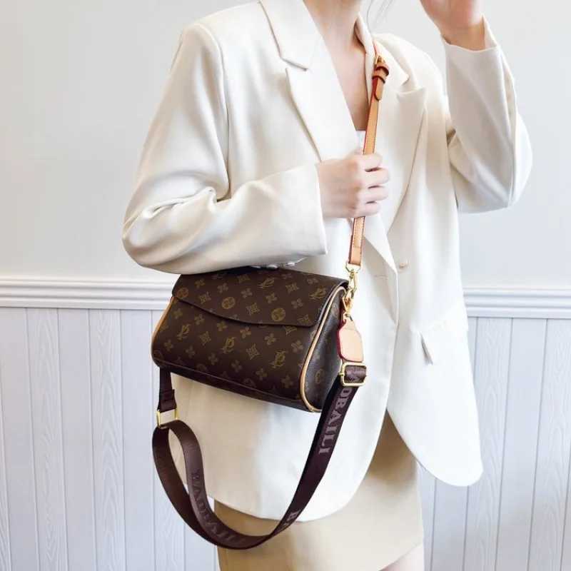 Trendsetting Womens Shoulder Bag Maillard Style Retro Crossbody Purse Work Daily Use Fashionable HotW250926