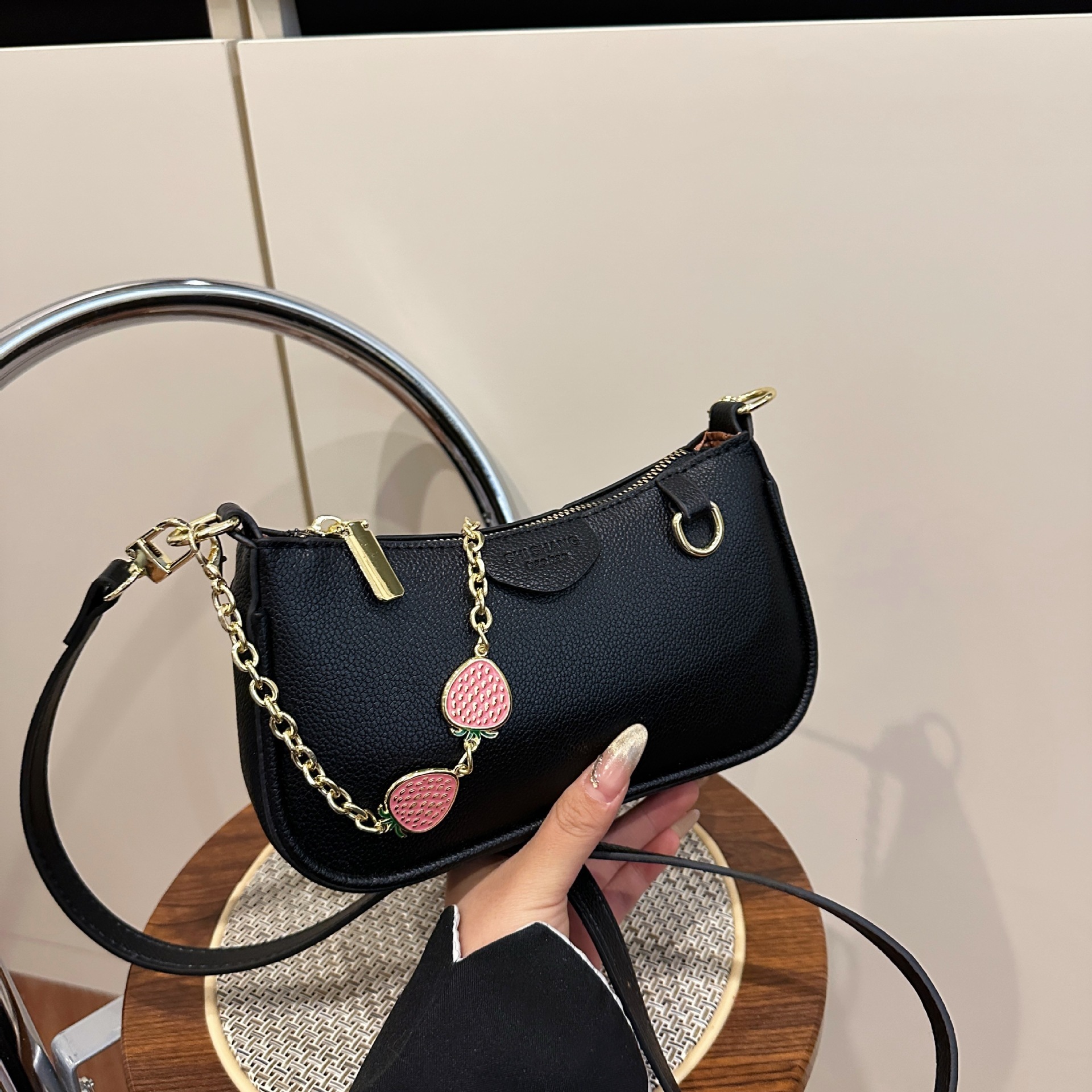 2025 Autumn/Winter New Retro Strawberry Pendant Shoulder Bag Trendy Style Fashion bag Chain Underarm Bag clean Light Luxury Designer Bag