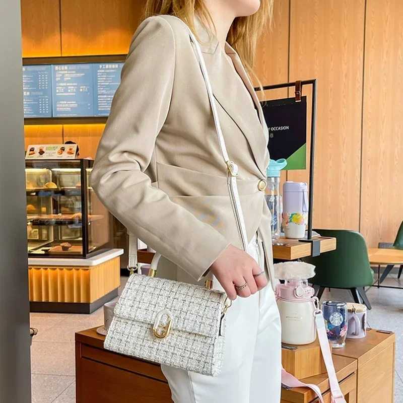 Small Hand Bag 2025 Fashion Side Bags for Women Crossbody Shoulder Square Bag Designer Black Beige White Bolsas Para Mujeres New Z250926