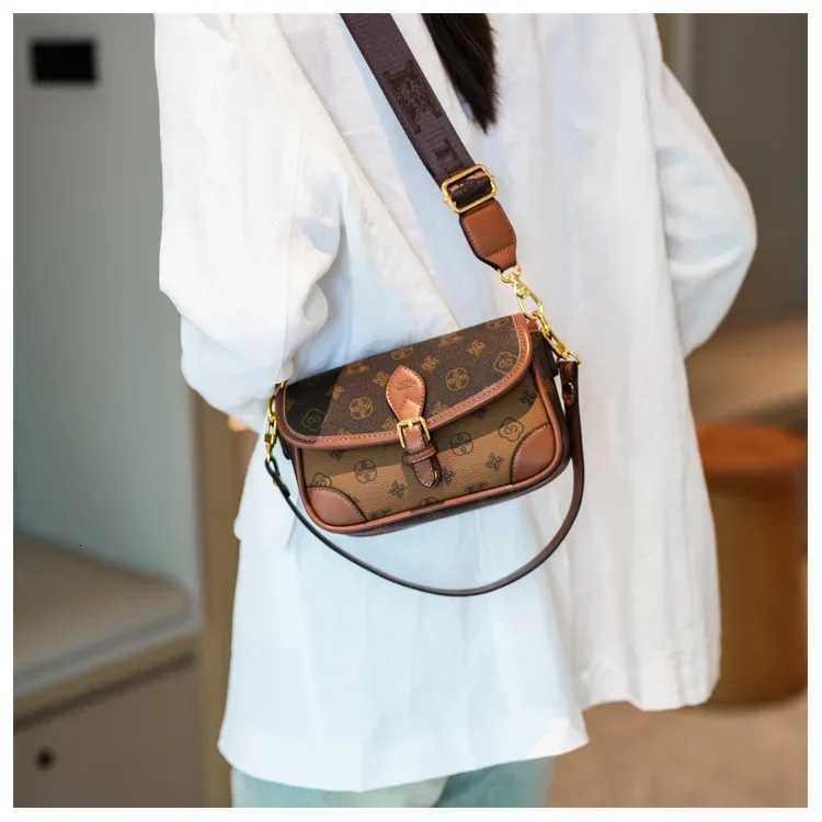 2025 New Womens Retro Small Square Bag Temperament Shoulder Messenger BagW250926