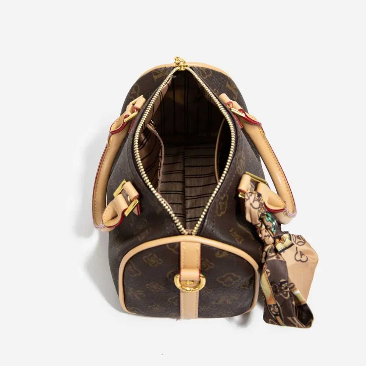 HighQuality Tote Bag with Crossbody Strap Leather Handbag for Women Elegant Classic Luxury BrandW250926