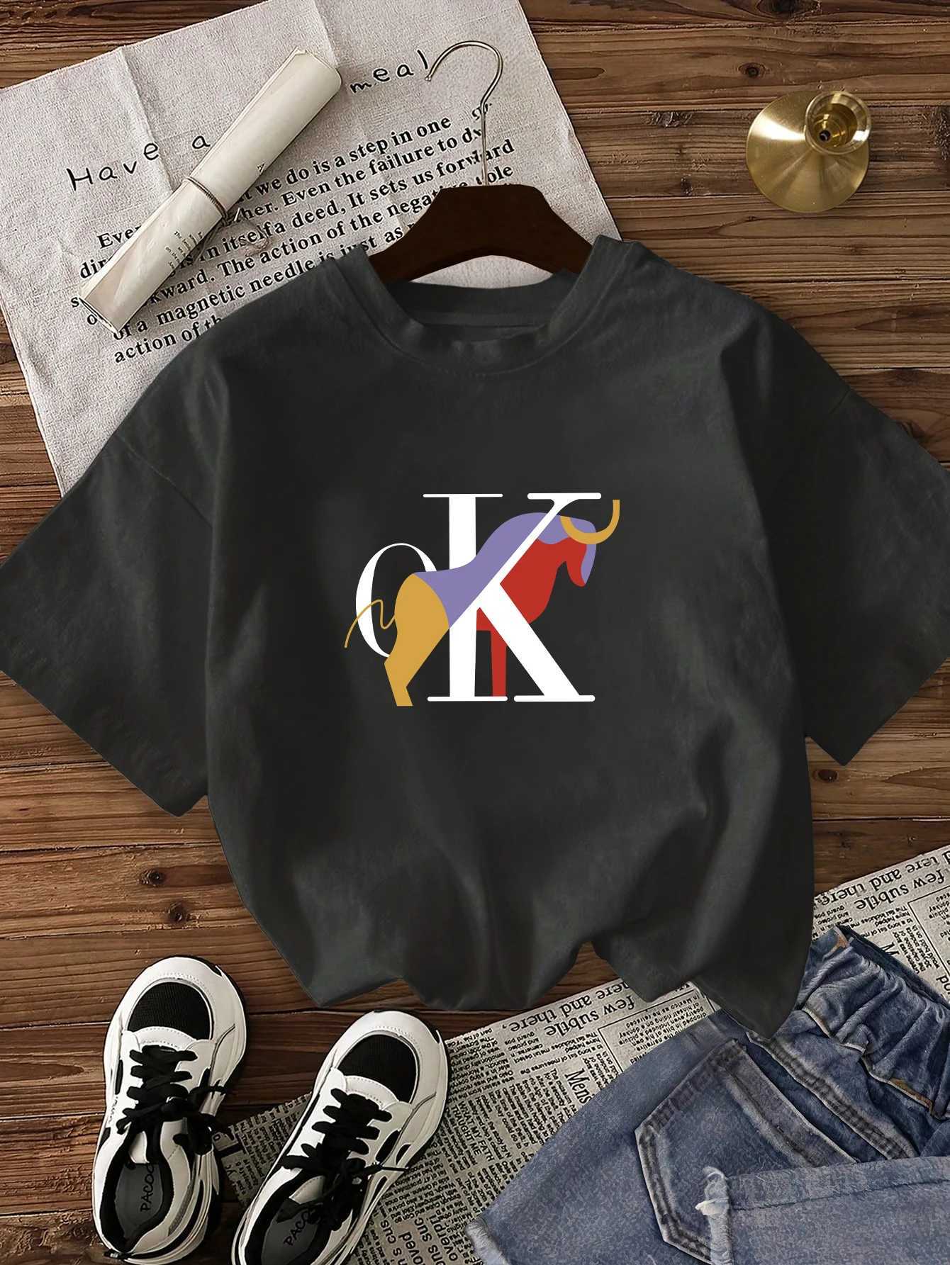 Women's luxcury Casual Short-Sleeve Round Neck Tee - Fashionable Minimalist Top