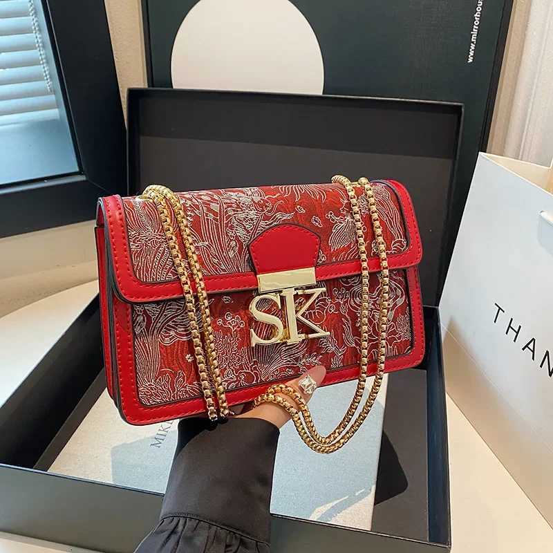 2025 New Fashion Trend Chain Bag Textured Retro Embroidery Versatile Small Square HighEnd Shoulder MessengerW250926