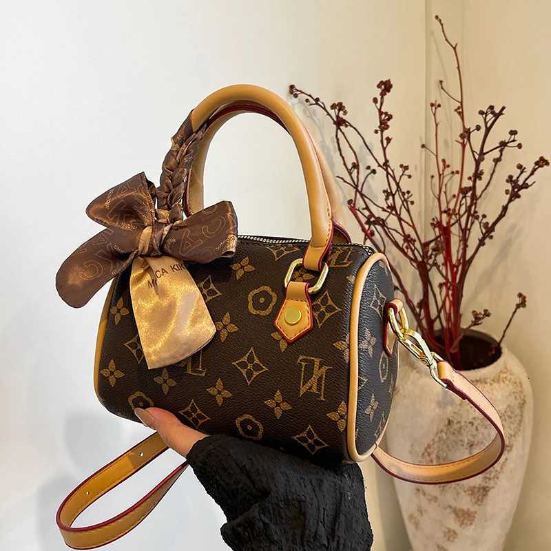 Stylish Womens Leather Handbag Designer Crossbody Shoulder Bag Ladies Tote Purse Casual Daily Use TrendyW250926